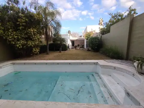 Casa con pileta en barrio Pueyrredon 