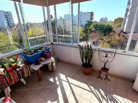 gran departamento con jardin de invierno . Moreno centro