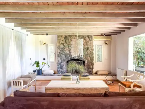 Casa en Alquiler con 3 cocheras
