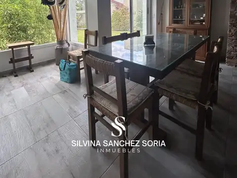 Casa 4 ambientes con 2 baños