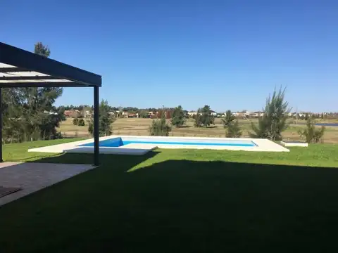 Casa a la venta en Barrio San Isidro Labrador al Golf