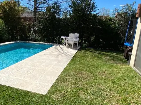 Casa 9 ambientes con 4 baños