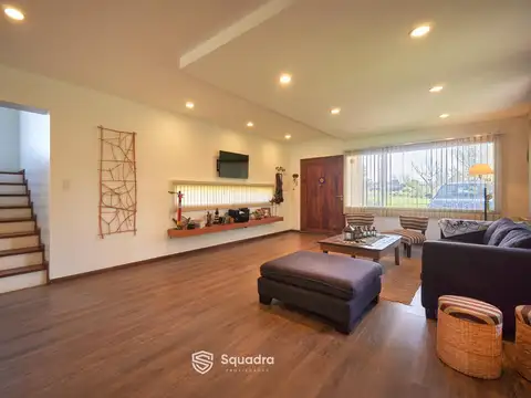 Casa en Venta con 2 cocheras