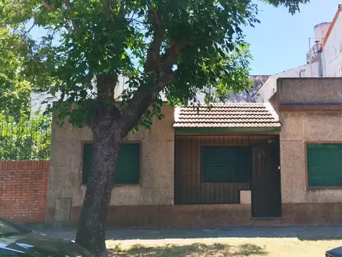 Casa a la venta de 3 ambientes. Banfield