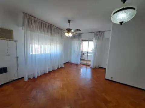 Departamento en alquiler de tres dormitorios. Centro. Rosario