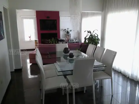 Casa 6 ambientes con 3 baños