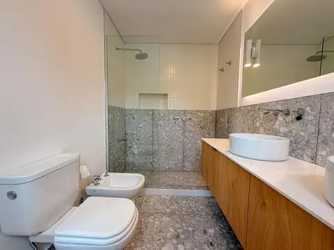 Venta / Permuta - Casa de pasillo 3 dormitorios con pileta y terraza - Lourdes, Rosario.