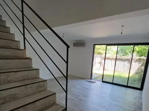 Casa Triplex en venta 4 ambientes en Tigre Residencial