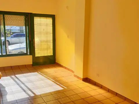 Departamento en Alquiler en Floresta Sur, $ 650.000
