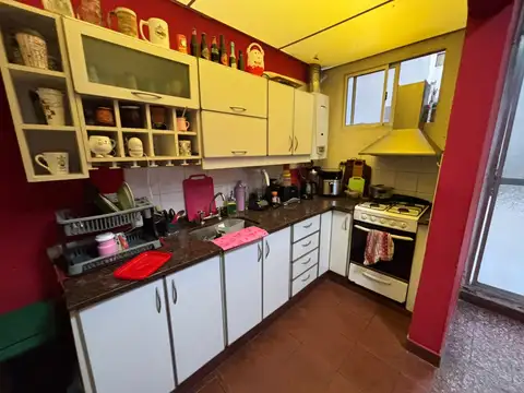 Casa 8 ambientes con 4 baños