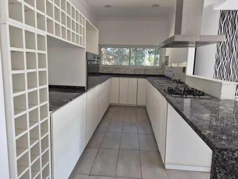 Casa 3 ambientes con 2 baños