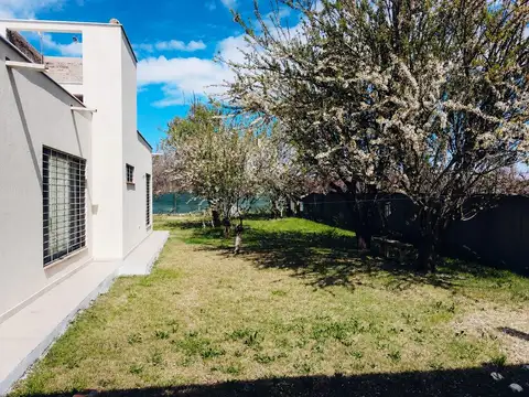 Casa en Venta con 3 cocheras