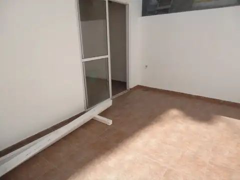 1 AMBIENTE PH  TIPO CASA SIN EXPENSAS PLANTA BAJA C/ DOS PATIOS EXCEL ESTADO