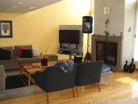 Casa 4 ambientes con 4 baños