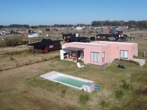 Casa Quinta a estrenar en Villa Ruiz
