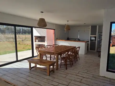 Casa Quinta a estrenar en Villa Ruiz