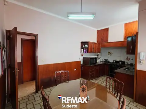 Casa 4 ambientes con 2 baños