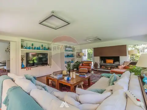 Casa en Venta en Carrasco , USD 3.999.000