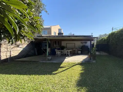 CASA 3 AMBIENTES LOTE PROPIO CON PARQUE Y QUINCHO