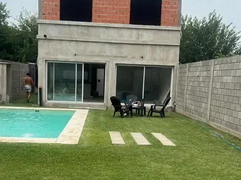 Casa en Venta con 2 cocheras