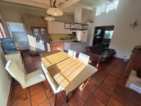 Casa en Venta con 3 cocheras