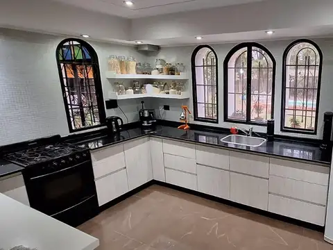 Calle Alejandro de Manzoni al 1300 Gonzalez Catan, La matanza, Buenos Aires.