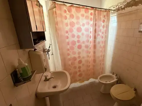 VENTA Casa dos dormitorios y gran terreno.