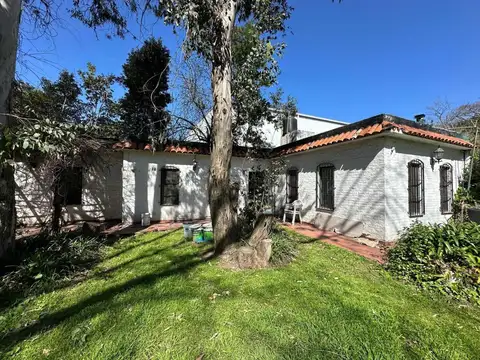 Casa en venta - 2 Dormitorios 2 Baños - Berazategui