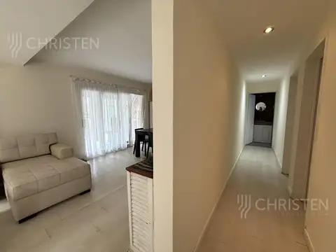 Casa en Alquiler con 1 cochera