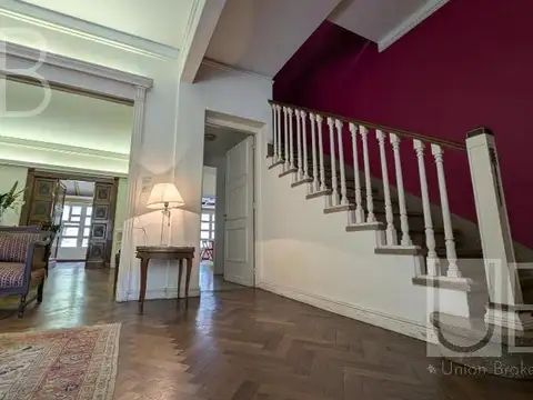 Casa 5 ambientes con 4 baños