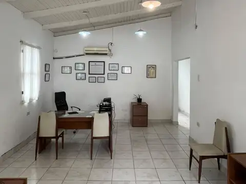 Local comercial mas deposito en alquiler