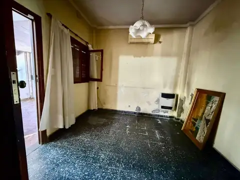 CASA 4 AMBIENTES CON COCHERA Y PATIO- VILLA MAIPU