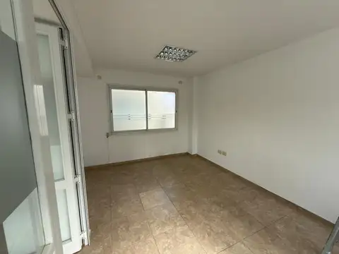 Oficina en ALQUILER POR 12 MESES 