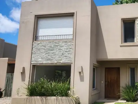 Casa en Alquiler de 3 dormitorios