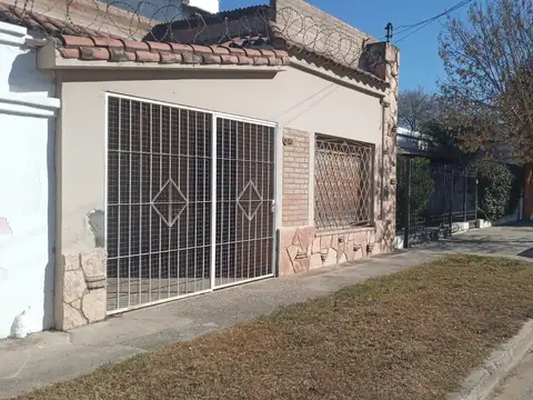 VENTA DOS CASAS MAS DEPARTAMENTO, PADRE CLARET CORDOBA 