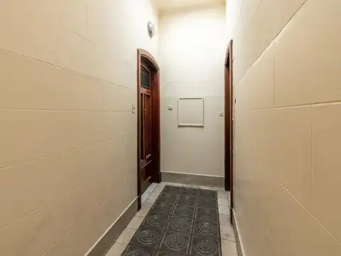 Depto Tipo Casa en Venta 90 años