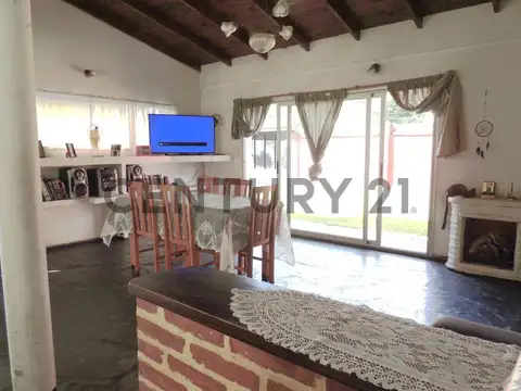 Casa en venta en City Bell de 3 dormitorios con pileta