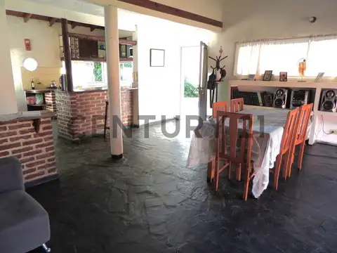 Casa en Venta con 3 cocheras