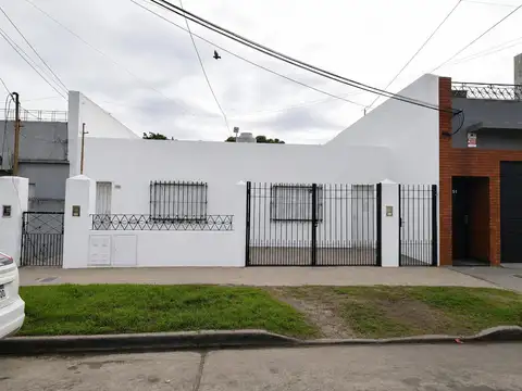 CASA EN VENTA EN VILLA BOSH, TRES DE FEBRERO, GBA OESTE