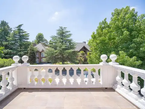 Casa 6 ambientes con 4 baños