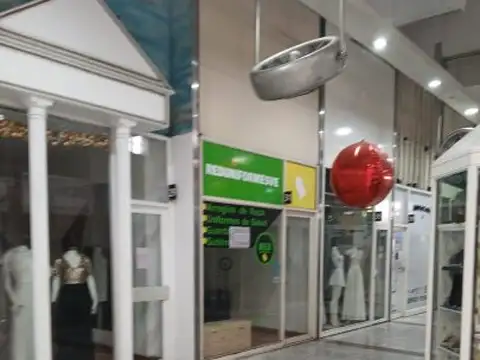 EXCELENTE LOCAL 2 PLANTAS 24 MTS 2  MUY BIEN UBICADO EN LA EMBLEMATICA GALERIA MARGA