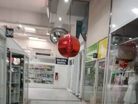 EXCELENTE LOCAL 2 PLANTAS 24 MTS 2  MUY BIEN UBICADO EN LA EMBLEMATICA GALERIA MARGA