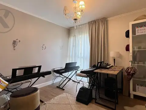 Casa en Alquiler con 2 cocheras
