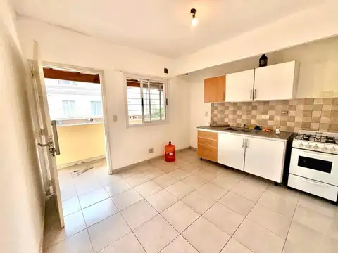 Libertad 821 , Piso 1