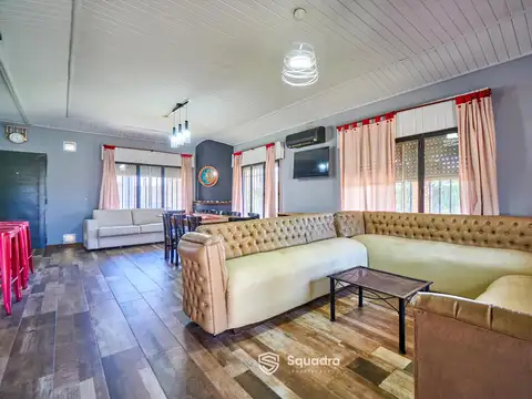 VENTA | PERMUTA - Casa de 3 dormitorios con galería, cochera y piscina - Funes.