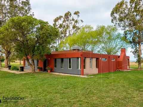 Exclusiva Quinta en Los Acantilados sobre Av. Jorge Newbery
