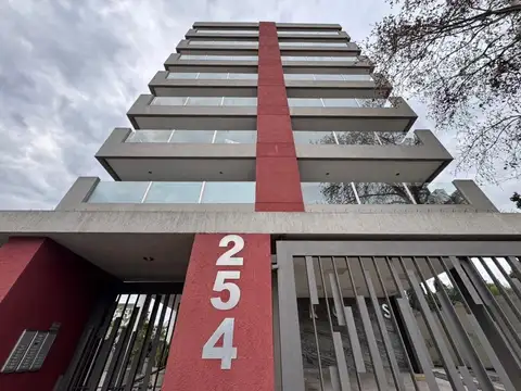 Amplio departamento 2 ambientes en excelente ubicación.