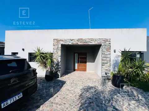 Casa en venta c/renta. 3 dormitorios, Pileta. Barrio Cerrado, Escobar