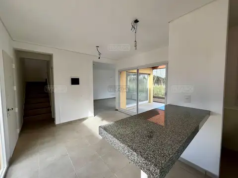 Casa 3 ambientes con 2 baños
