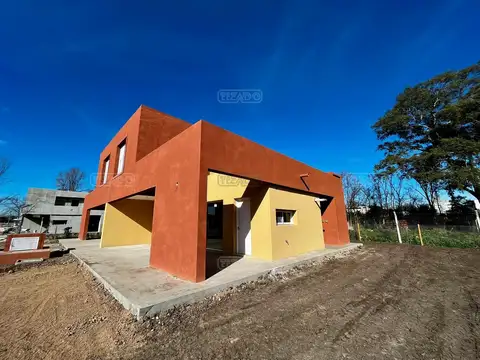 Casas del Este Av Parque y Diagonal Basabe altura al 1100